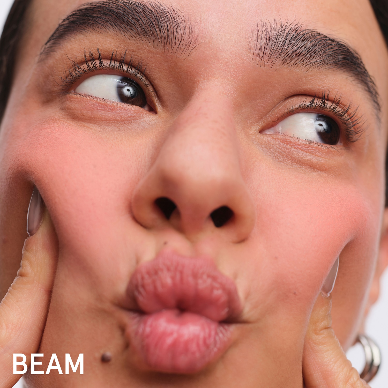 CLOUD PAINT PLUSH BLUSH (RUBOR EN POLVO)